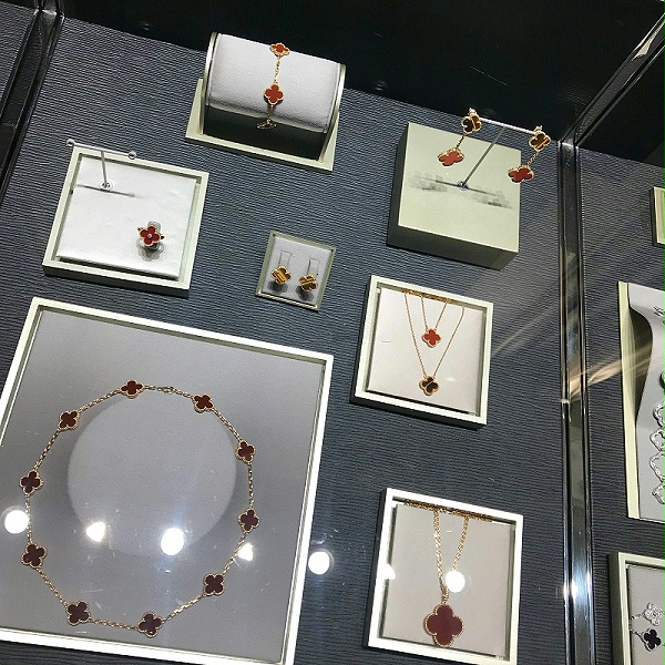 深圳首饰道具公司,珠宝展示道具,珠宝道具设计,珠宝道具陈列,首饰道具